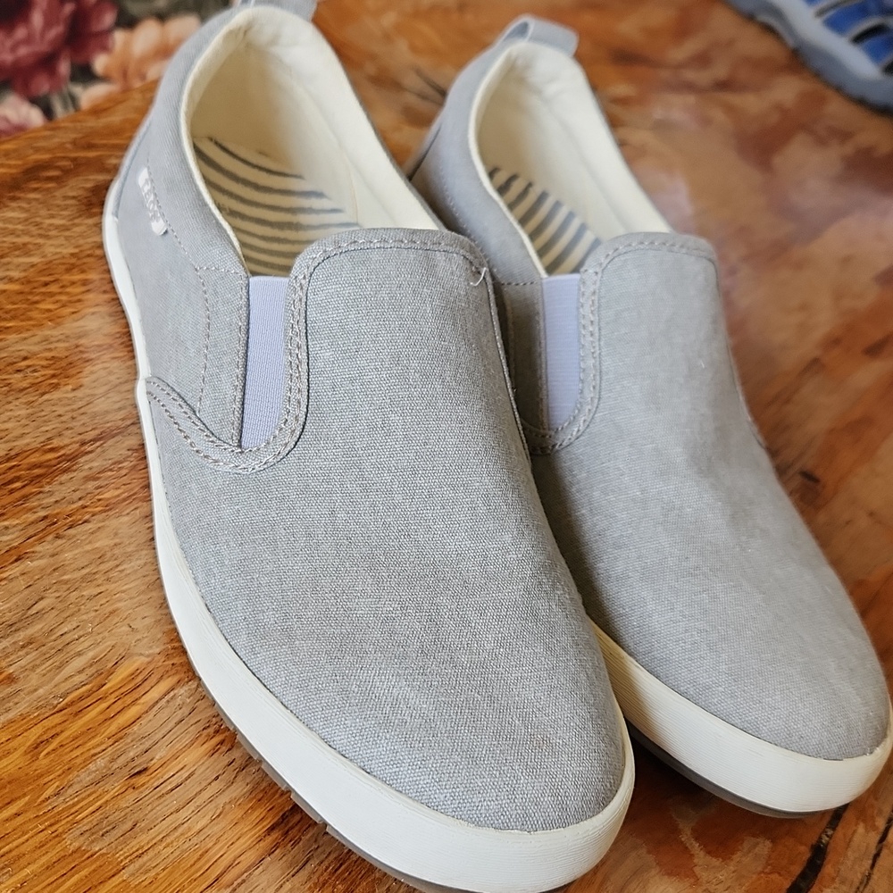 Taos Dandy Gray Canvas Women's Slip-on Sneakers Size 8.5